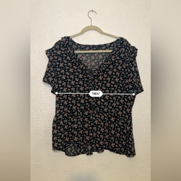 Zenobia black floral top with ruffles and V-neck size 2X - Picture 4 of 8